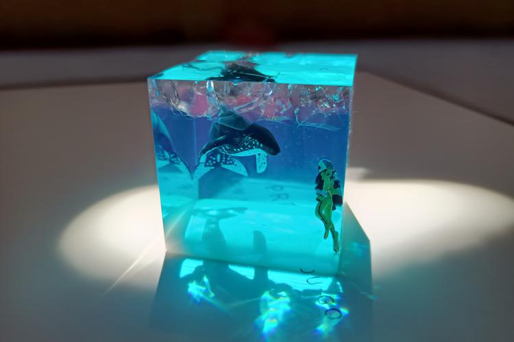 文创手工艺品创意鲸鱼水晶车饰水潜水员滴胶夜光树脂海洋生物摆件