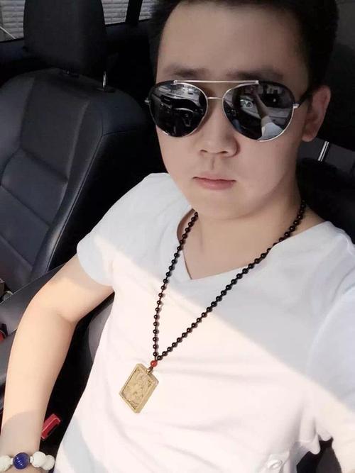 唐卡嘎乌装藏后相对密封,但手工纯矿植物颜料绘制的唐卡不能沾水,佩戴