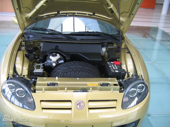 8l两款中置后驱发动机,最大功率可达100千瓦,极速达到205km/h,并匹配