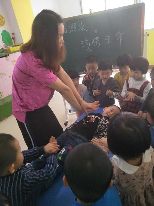 《珍爱生命 谨防溺水》 小博士幼儿园小班防溺水安全教育(副本)