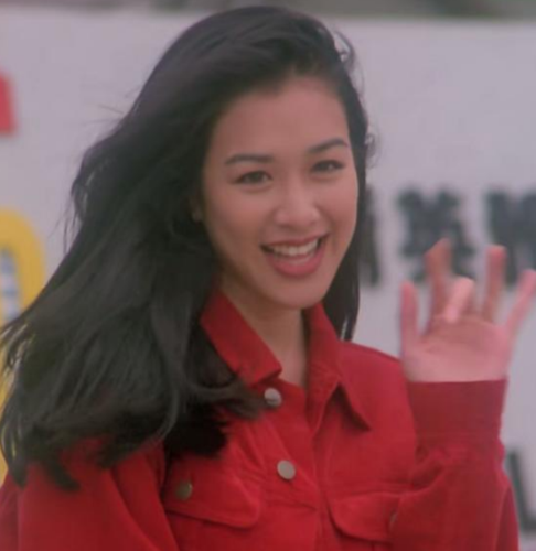 50岁钟丽缇晒自拍,染白发,涂红指甲太时髦,嘟嘴卖萌宛如少女