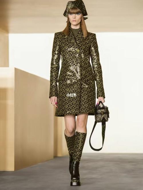 范思哲versace fw21 秋冬_范思哲怎么样_时尚_时尚其他