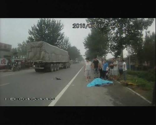 莱州1天2起车祸电动自行车2人被撞身亡图