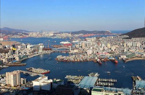 仁川港是韩国第二大港,是韩国西海岸的最大港口,也是韩国首都首尔的