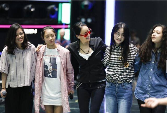 那英工作室发布《中国新歌声》花絮照,梁博,张碧晨,张磊现身