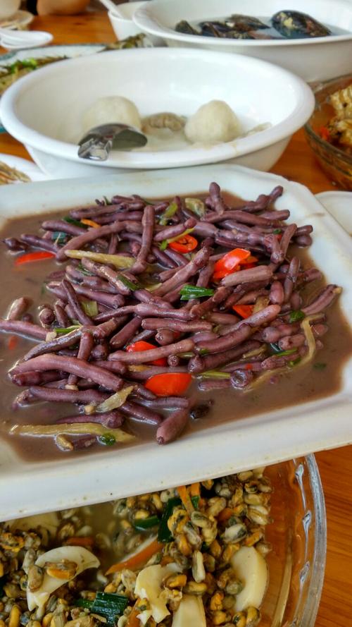 我咬了一口吐了!说是海蚯蚓!吓死我啦!