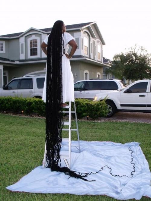 1,中国第一长发村:人人头发超1米