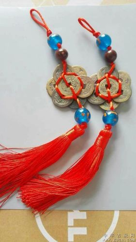 梅花铜钱四串使用的是黄亮清钱七枚和老琉璃珠子编成四串全部900包邮