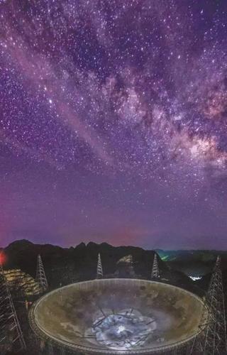 天眼因为英文名字又叫做fast,fast直径为500米,光听这距离就够吓人了