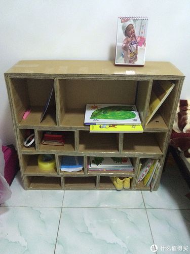 废物利用自制纸箱置物架