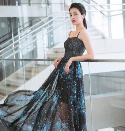 白鹿到底有多瘦穿礼服孔雀腰让人羡慕看到她的腿网友炸了