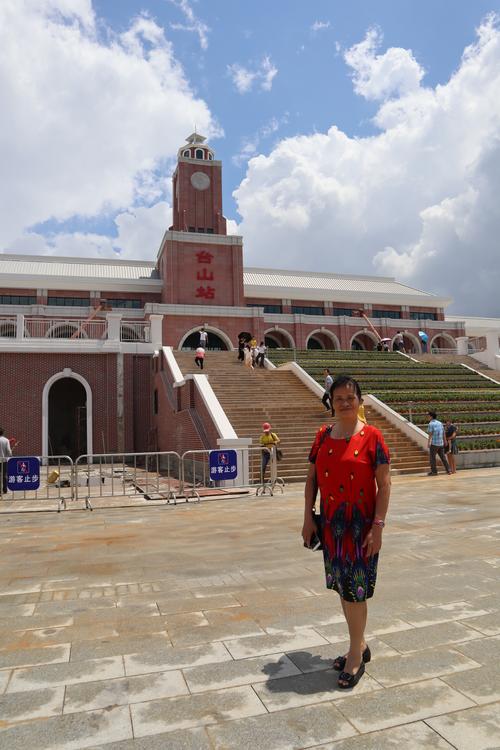 台山火车站及三人行