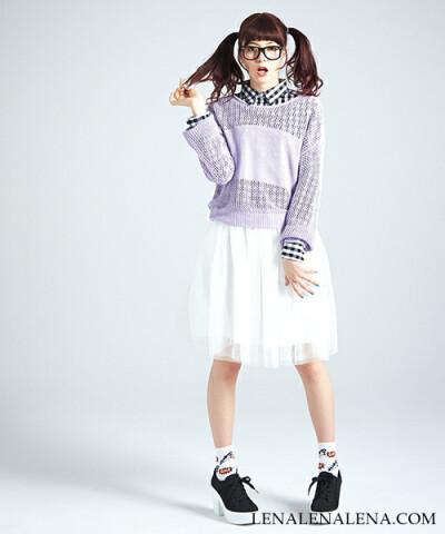 目前是《nicola》《cutie》《vivi》杂志专属模特儿,2011年12月首登