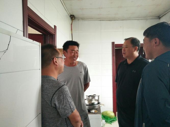 旗政协主席杨玉江深入托扎敏乡陶力罕村督导脱贫攻坚工作
