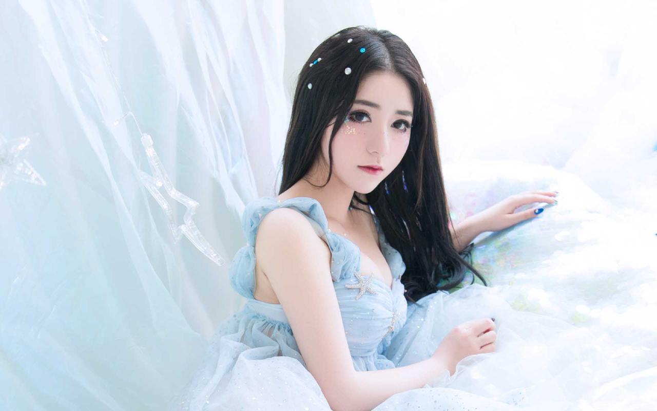 丰满性感美女蕾丝裙唯美写真图片壁纸