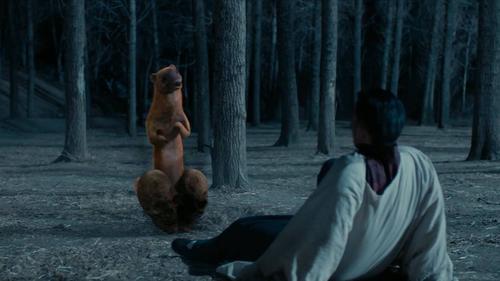 黄鼠狼拦路讨封,男孩因为说错话,受到了它的惩罚