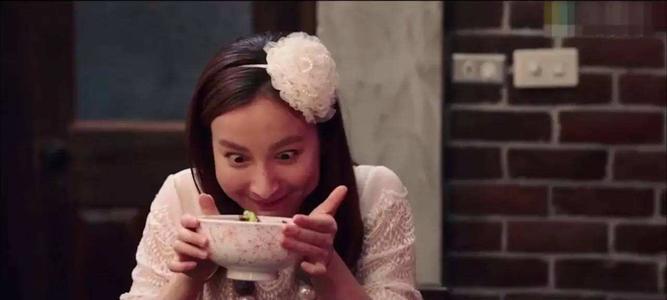 二,吴昕在《深夜食堂》吃拉面的那一段简直就是太浮夸了,让人没眼看.