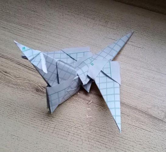 组装战斗纸飞机折法