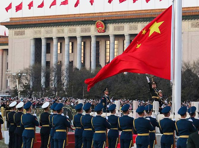 人民解放军执行天安门广场升国旗仪式