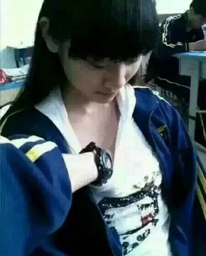 现在的初中女学生 身材发育的真好,校长真性福