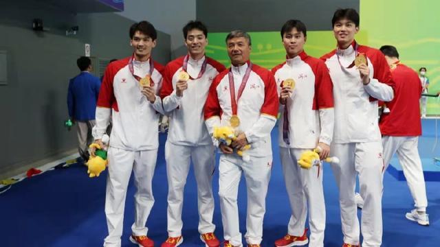 而在跳水项目上,广东包揽男女团体冠军,小将全红蝉和男队核心人物