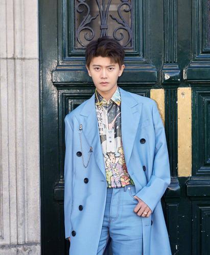 任嘉伦人气男星写真合集:气质暖男,风度翩翩