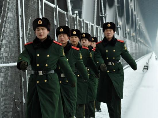 武警守桥兵的平凡生活(组图)
