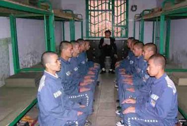 世界上条件最差的监狱,臭气冲天,可犯人都争着来这里