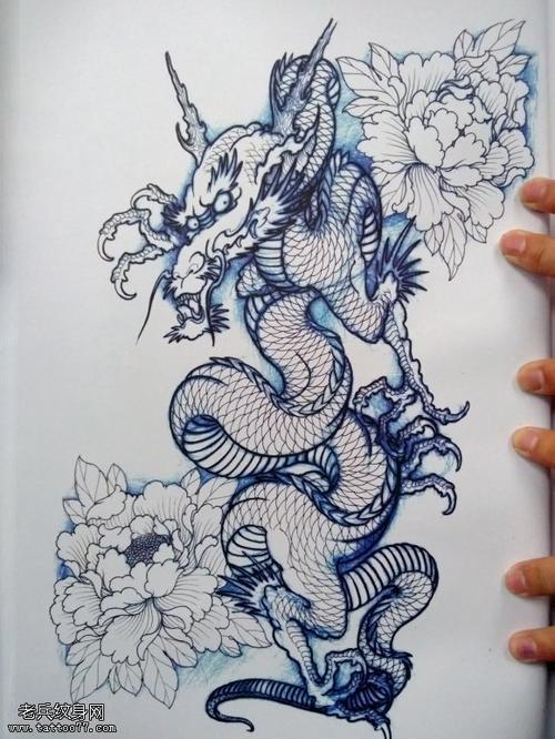 龙牡丹纹身图案