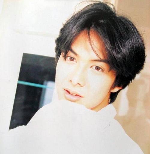 《情书》今日重映,"世纪末的美少年"柏原崇,颜值到底多抗打?