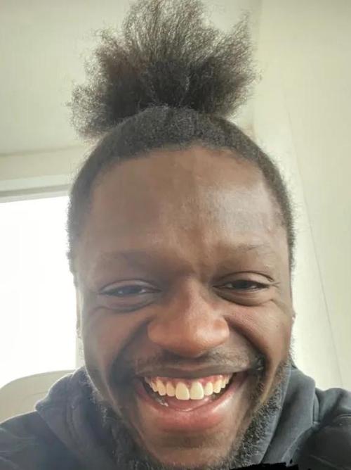 搞怪发型!兰德尔晒照:可能会在比赛中以这种发型亮相