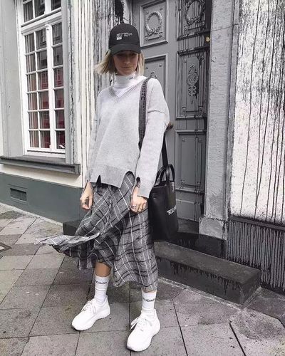 袜子搭配运动鞋图片 (第1页)