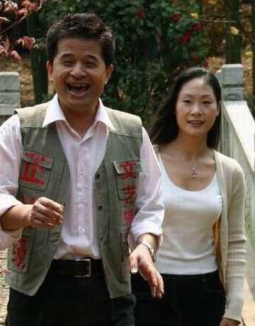 毕福剑老婆近照 离婚原因被猜测女儿毕凌被吐槽