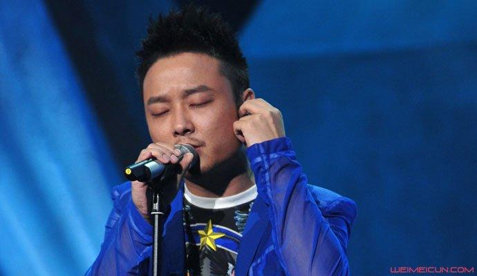 >正文歌手曾一鸣,不能用红不红来否认他的音乐天赋,曾一鸣的唱功确实