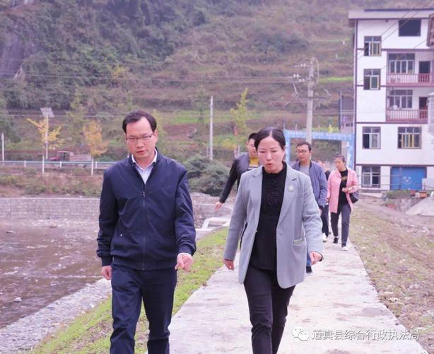 道真自治县县委常委纪委书记赵龙驹率队到玉溪河上坝段开展巡河调研