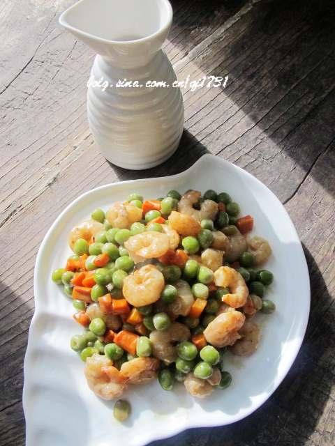青豆胡萝卜炒虾仁
