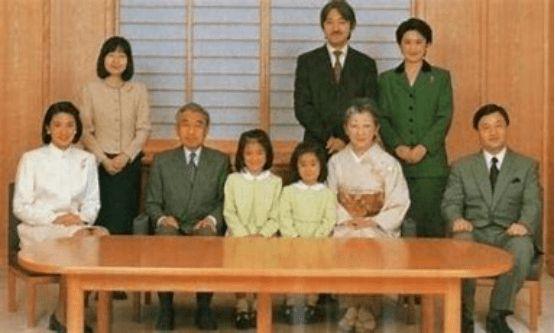 日本55岁文仁亲王皇位第一继承人曾公开批评哥哥德仁天皇