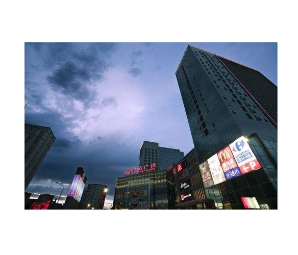  p>襄阳万达广场项目位于湖北省襄阳市长虹北路诸葛亮广场北侧,占地