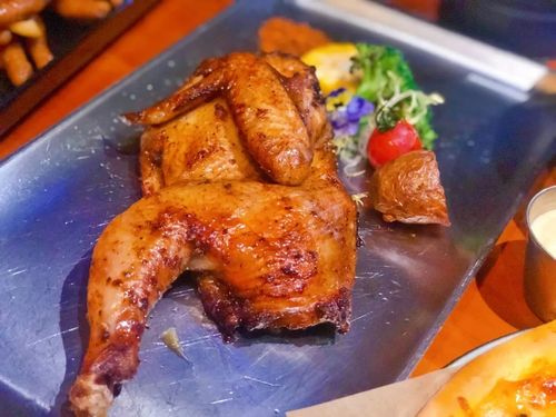 欢聚烤鸡半只,欢聚烤肉荟萃拼盘,披萨三选一(东南亚风情榴莲披萨/黑