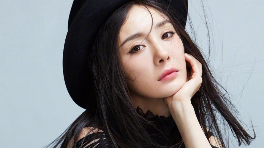 下载高清原图 查看清晰大图 扫描到手机 回车桌面 > 电脑壁纸 > 明星