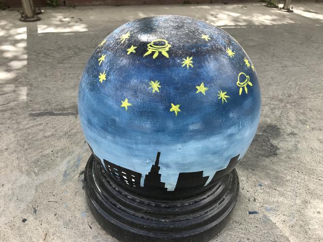 "跳跃指尖 点燃梦想"—乌鲁木齐市第八中学七坊街校区石墩彩绘活动