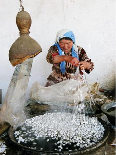 21世纪最后的手工业织品——艾德莱丝绸