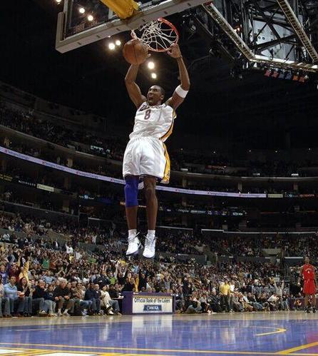 致敬二十年如一日的黑曼巴——科比