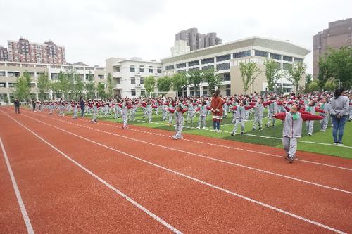 尚鸿小学积极参加青浦区阳光体育大联赛学生广播操比赛