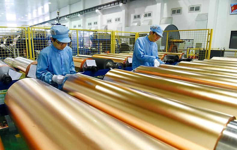 铜陵有色铜冠铜箔公司研发的6微米锂电铜箔.