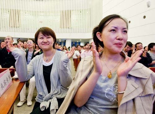 事工动态 洪启元传道简介: 洪启元,祖籍泉州,出生于台湾,是毕业于美国
