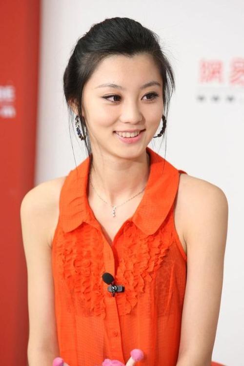 费沁雯主持图片