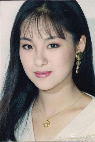 沈傲君和左小青对比照片沈傲君第一任老公是聂远