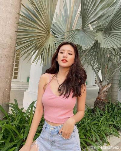 越南美女从十四岁,就以甜美的外貌走红网络