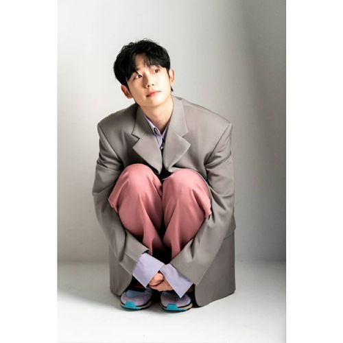 简介:丁海寅宽松服装大片写真图片,分享一组丁海寅图片给大家,图中的